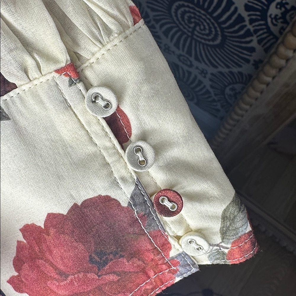 Flowy Mini Dress - Red Roses - Picture 4 of 5